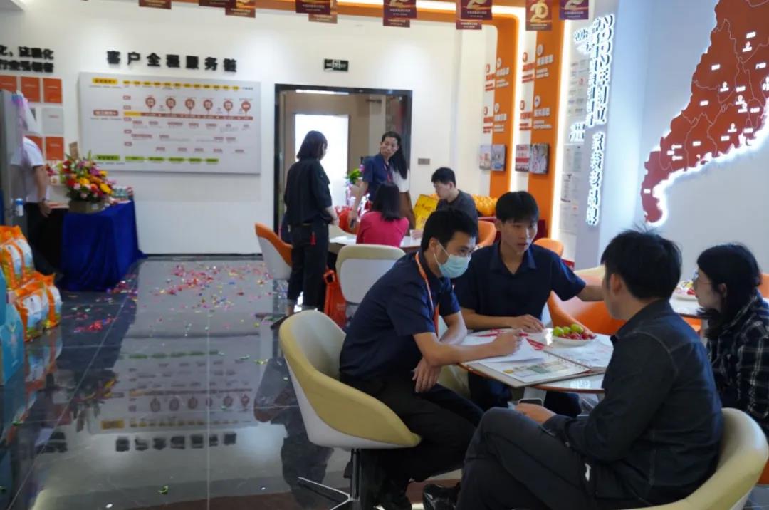 聽說，華美樂這2家店，開業(yè)第一天就被擠爆了！
